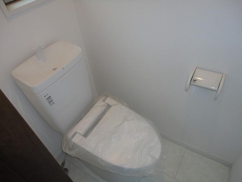 Toilet. Indoor (11 May 2013) Shooting