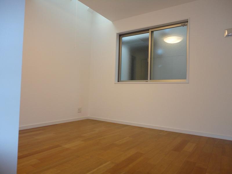 Non-living room. Indoor (11 May 2013) Shooting