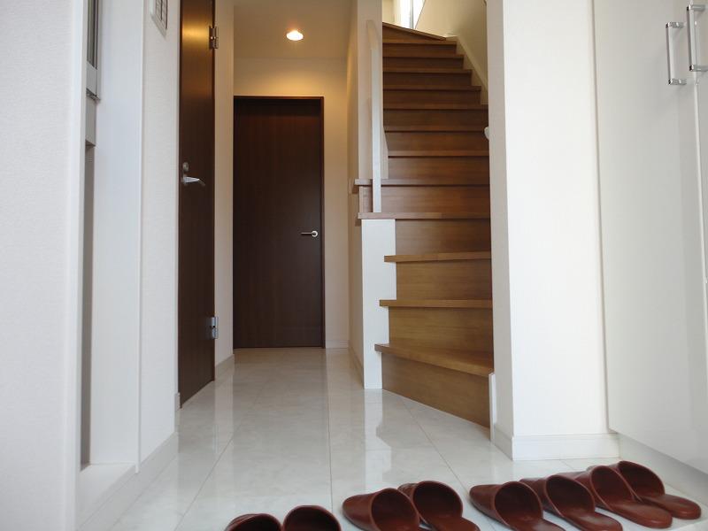 Entrance. Local (11 May 2013) Shooting