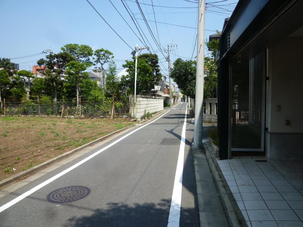 Local photos, including front road. Front road is a small public road the car street.