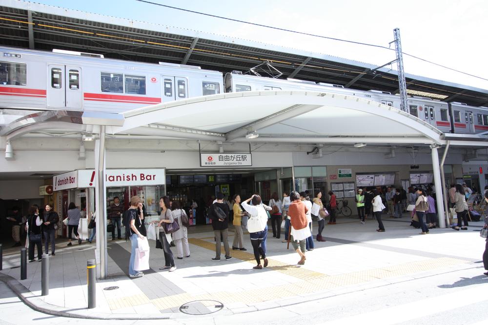 Other. Toyoko Line a 12-minute walk to "Jiyugaoka Station"