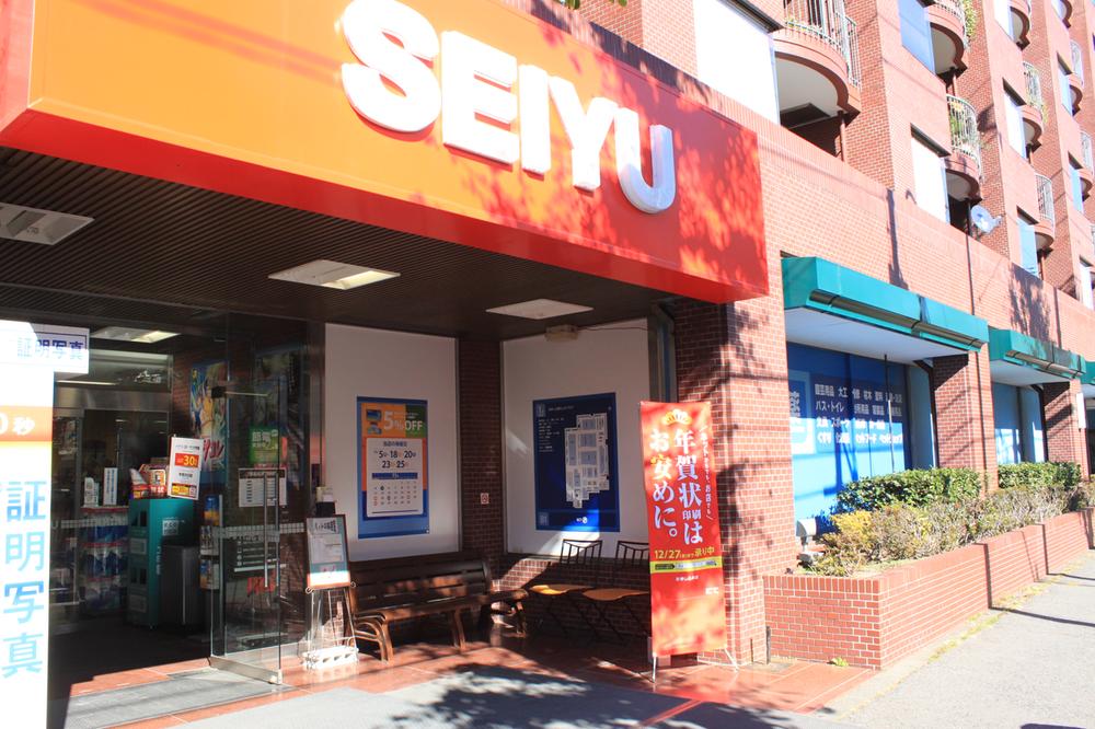 Other. About 700 meters daily necessities to SEIYU, Miscellaneous goods is rich, such as do-it-yourself goods.