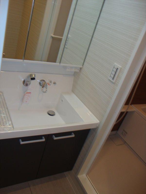 Wash basin, toilet