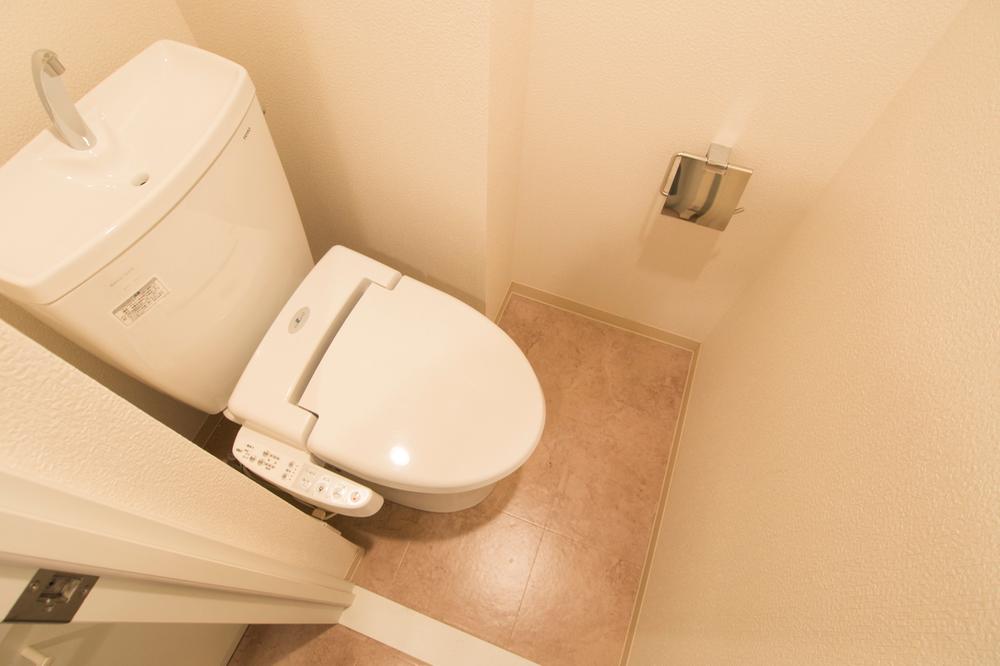 Toilet. Indoor (11 May 2013) Shooting
