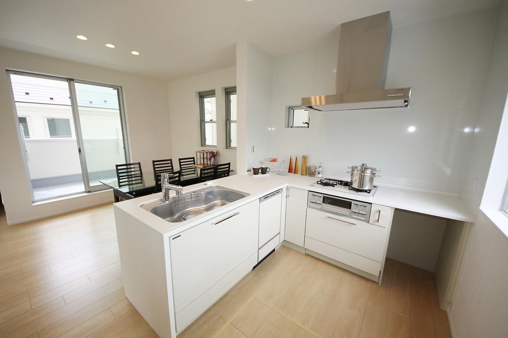 Same specifications photo (kitchen)