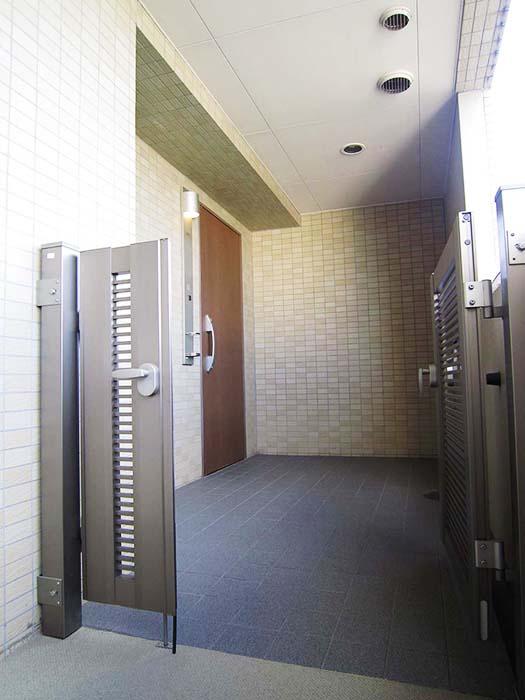 Entrance. Entrance porch