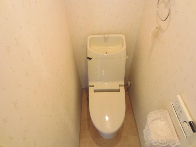 Toilet. Indoor (September 2013) Shooting