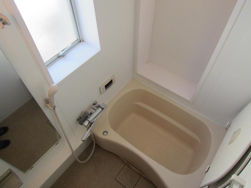 Bathroom. Indoor (12 May 2013) Shooting