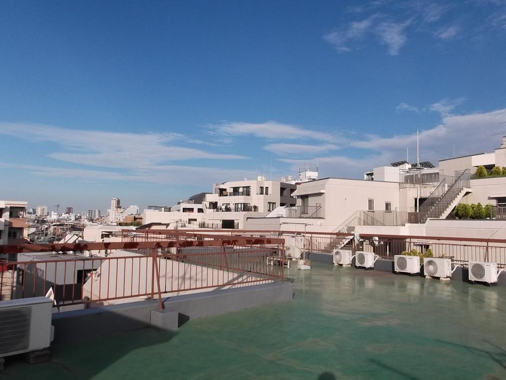 Local appearance photo. Building a shared rooftop (December 2013) Shooting