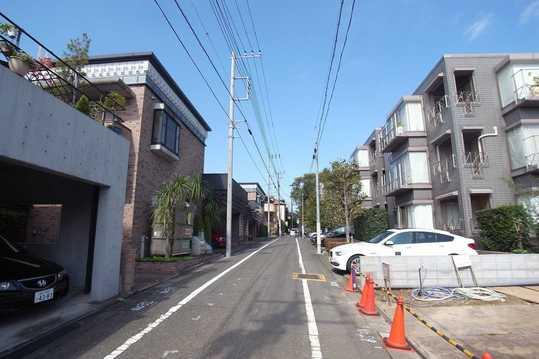 Local photos, including front road. Frontal road