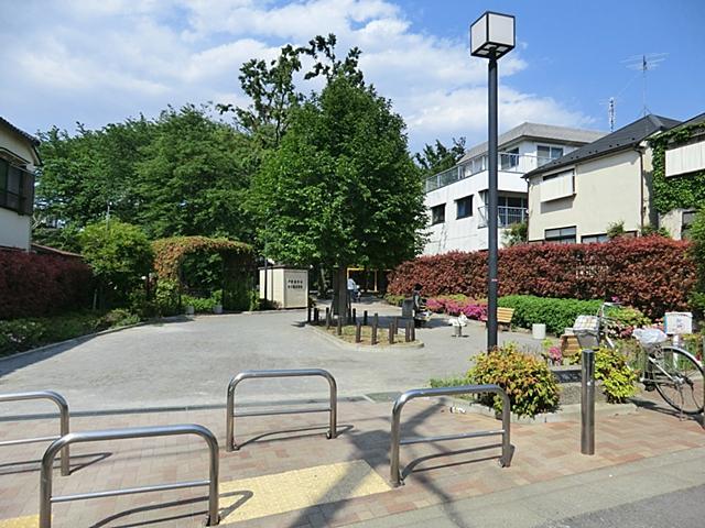 park. Ise aside park 175m