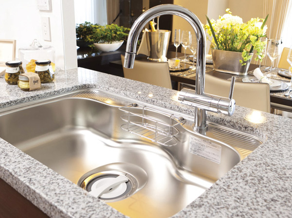 Kitchen.  [Natural granite top plate & water purifier & sink] Top plate of the natural granite to bring harmony to the living room of the interior as well as quality to produce a kitchen. Shower faucet that water purifier is integrated. Hose is pulled out, Washing and it is also useful in the sink of care. Sink, To reduce the water wings sound of living to such, A large pot was also adopted easy to wash quietness wide sink.  ※ Less than, Amenities of the web is all (same specifications).