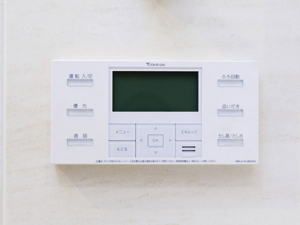Bathing-wash room.  [Full Otobasu] One button at a temperature ・ Hot water, etc. can be set. In warm function, Full Otobasu you can bathe at an appropriate temperature at any time.