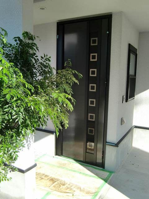 Entrance. Example of construction