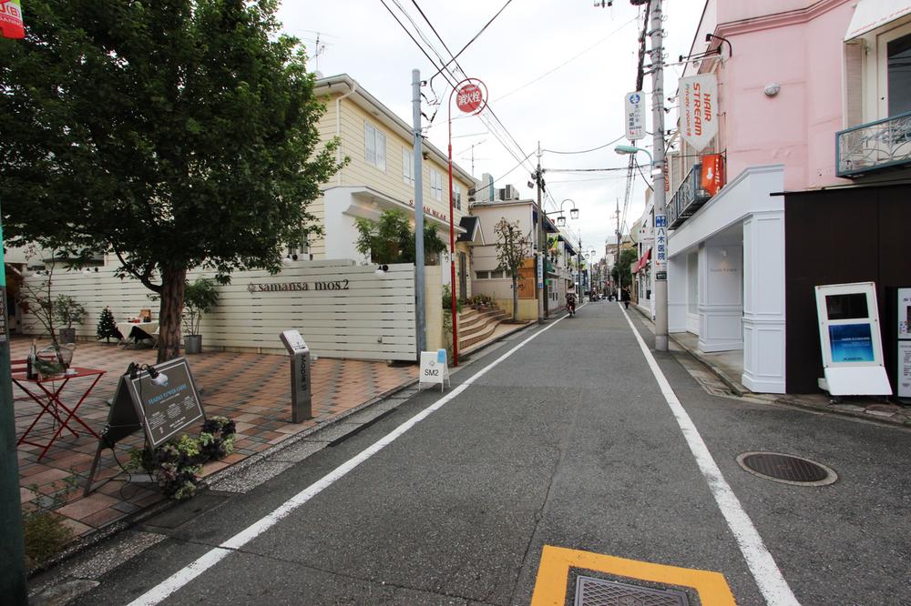 Streets around. Maple Street. 