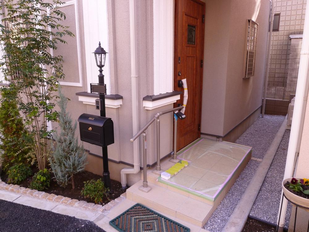 Entrance. Local (11 May 2013) Shooting