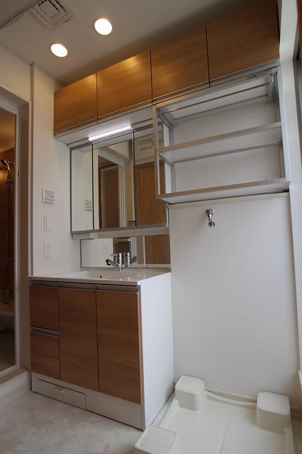 Wash basin, toilet. Indoor (September 2013) Shooting