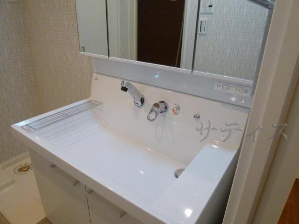 Wash basin, toilet