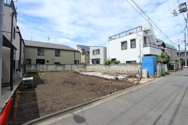 Local land photo. Around the building it is also beautiful. 