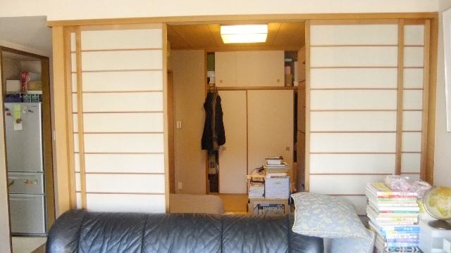 Other introspection. The arrangement of the Japanese-style room as seen from the living room
