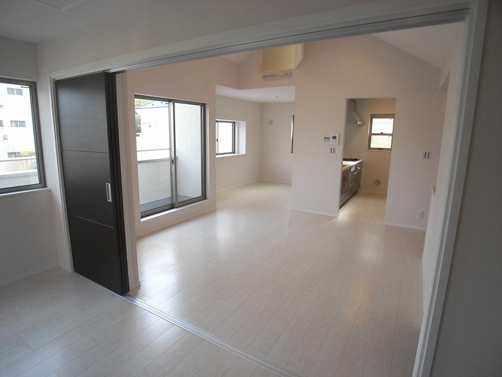 Same specifications photos (living)