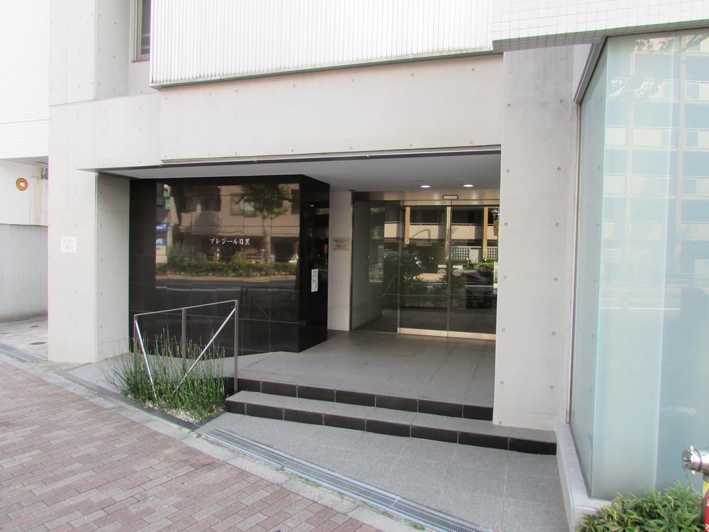 Entrance. Common areas