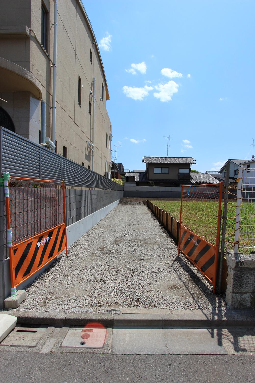 Local photos, including front road. 2013 April 27 shooting