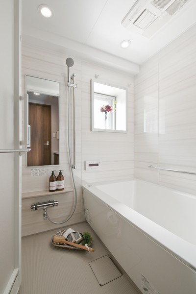 Ventilation for with window ・ Excellent bathroom lighting