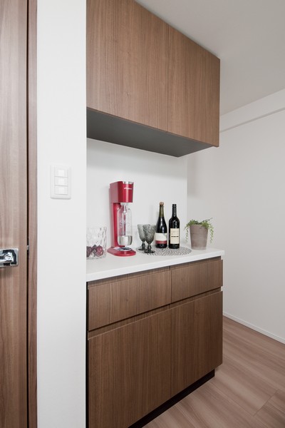 "Cupboard" (E type / 602, Room)