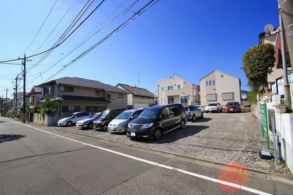 Local photos, including front road. Local (10 May 2013) shooting local is a residential area Yakumo 3-chome address one of the best Meguro. 