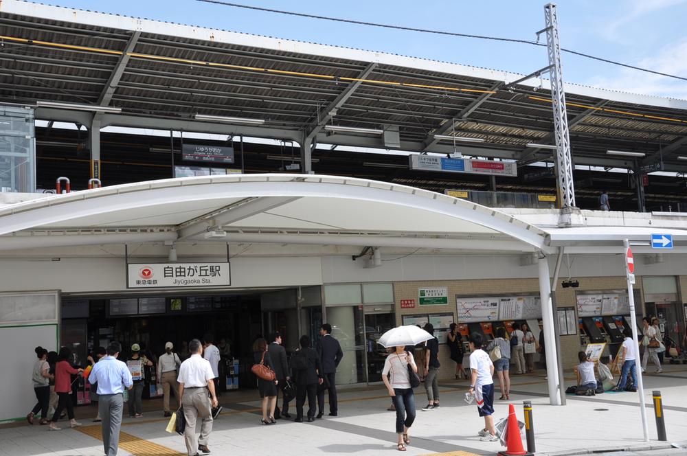 Other. Toyoko Line a 10-minute walk to "Jiyugaoka Station"