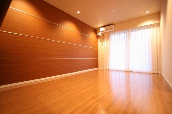 Living. New interior renovated! The room is very clean Indoor (12 May 2013) Shooting
