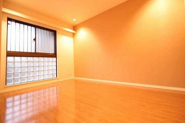 Non-living room. All rooms have window