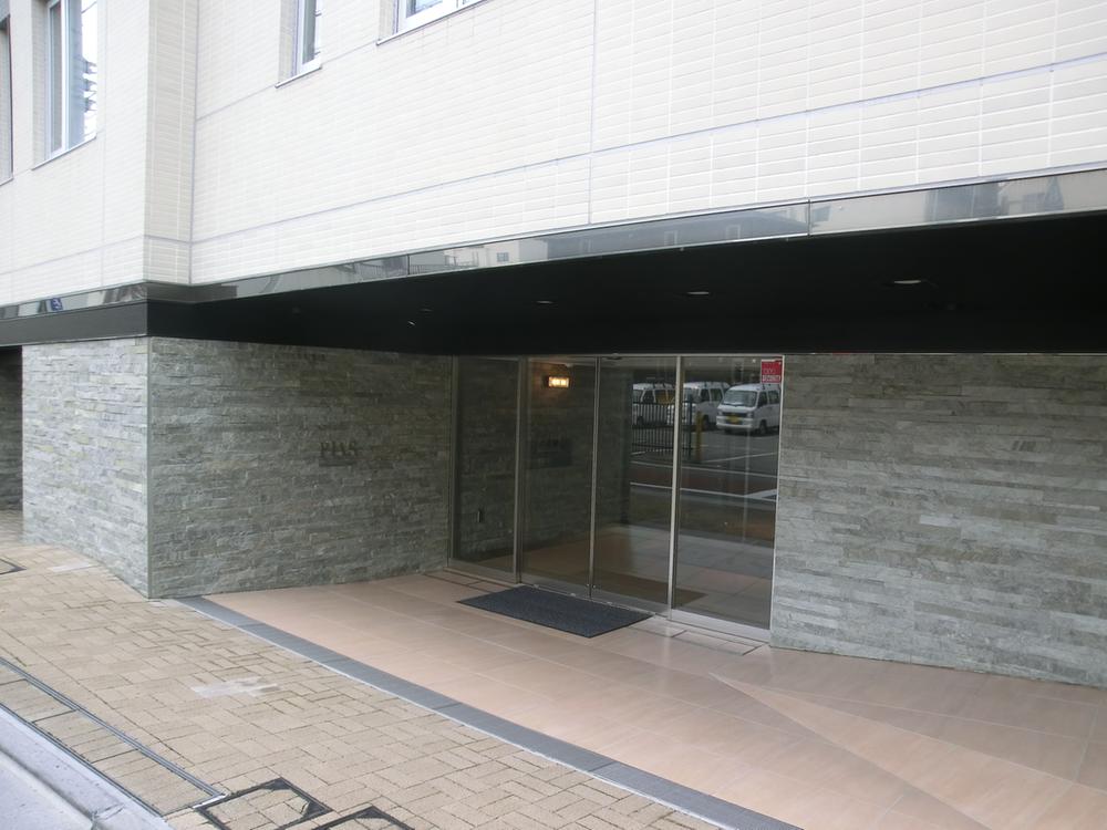 Entrance. Common areas