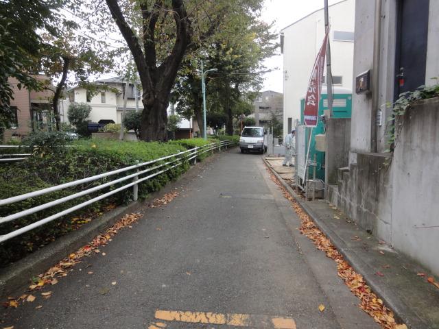 Local photos, including front road. Local (11 May 2013) Shooting