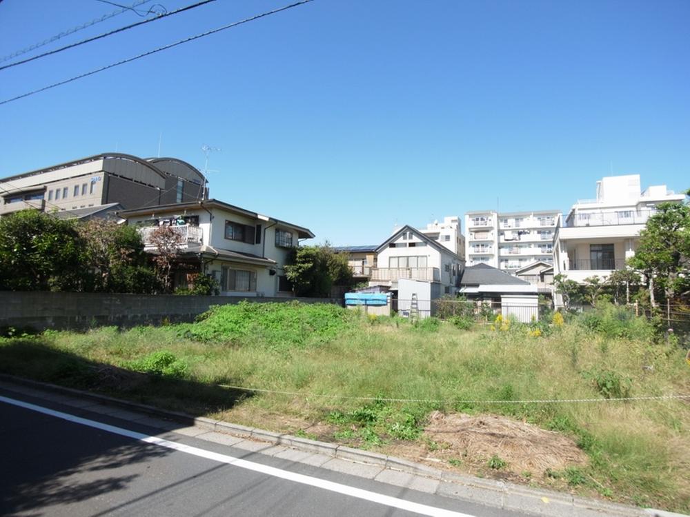 Local photos, including front road. Local (10 May 2013) Shooting