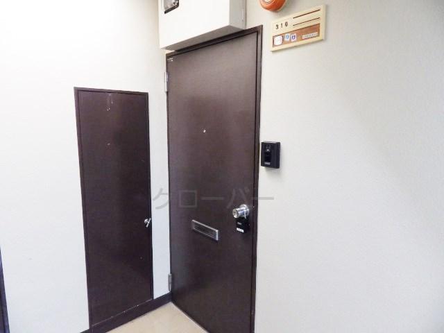 Other common areas. Entrance door