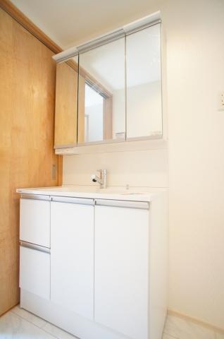 Same specifications photos (Other introspection). Building construction cases