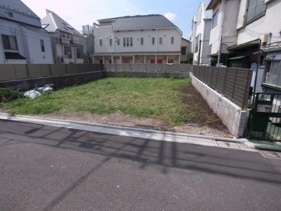 Local photos, including front road. Local (12 May 2013) Shooting