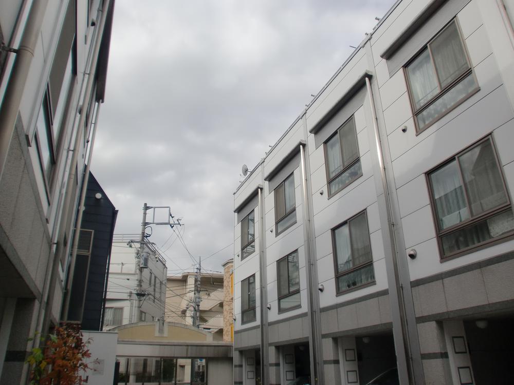 Local appearance photo. On-site communal area (December 2013 shooting)