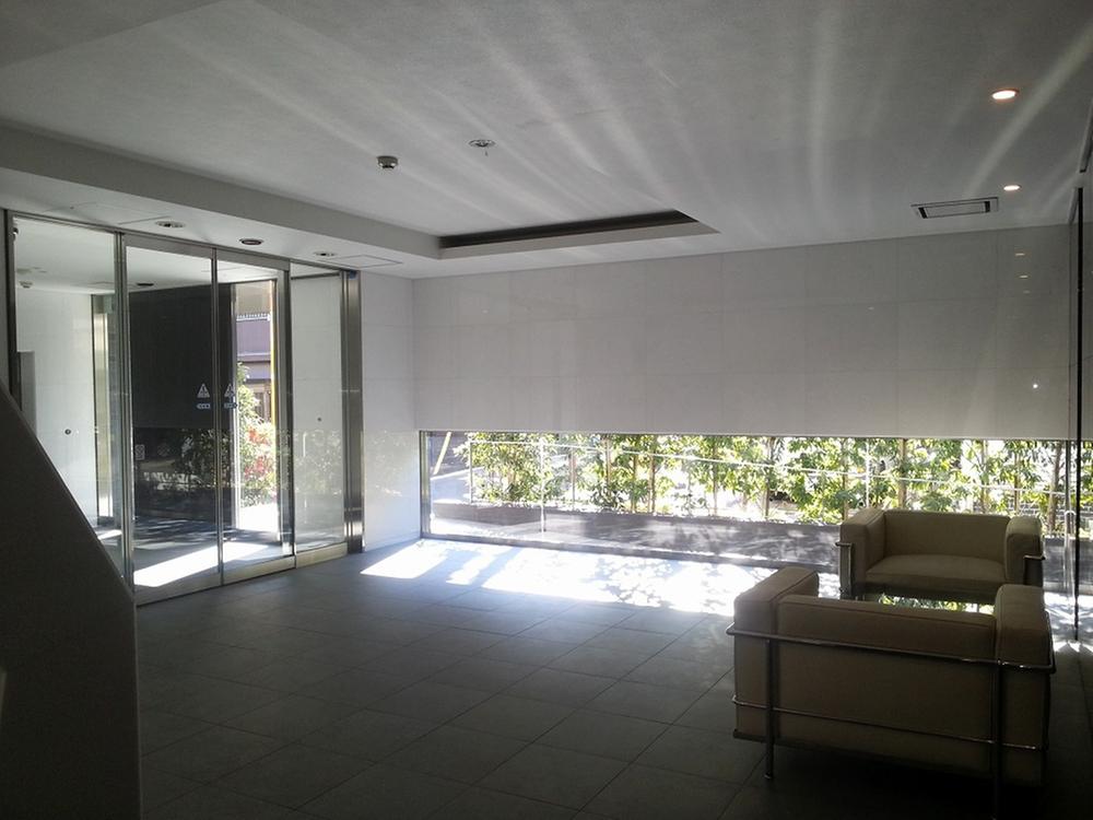 Entrance. Common areas