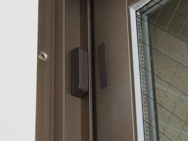 Security.  [Security sensors] It has established a magnet security sensors standard with all of the window without the entrance door and the surface lattice.  ※ Except for some such as FIX window.