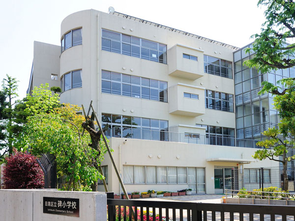 Surrounding environment. Monument Elementary School (6-minute walk ・ About 420m)