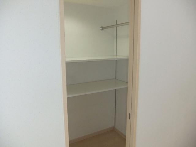 Receipt. Walk-in closet
