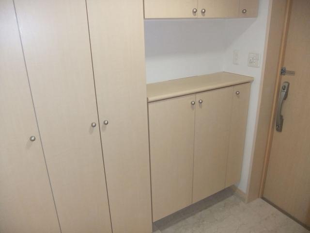 Entrance. Cupboard