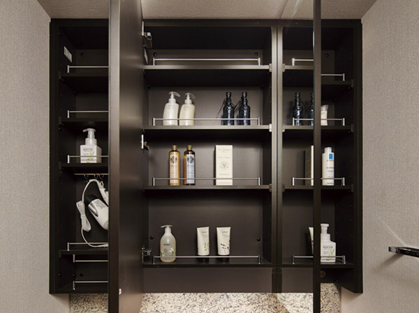 Bathing-wash room.  [Three-sided mirror back storage] The back of the large mirror storage space. Shimae while to organize, such as toiletries and accessories, You can use clean.