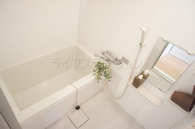 Bathroom. Local (December 9, 2013) Shooting