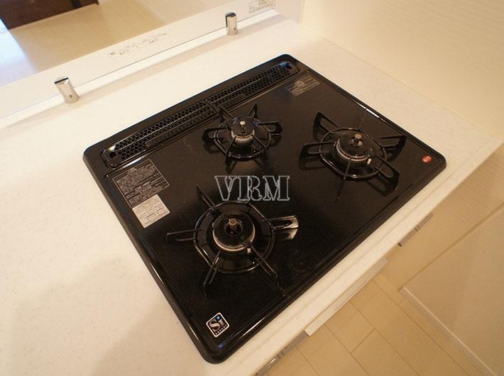 Kitchen. 3-neck gas stove