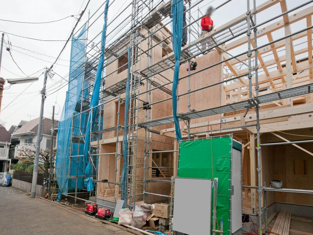 Local photos, including front road. Local (11 May 2001) Shooting