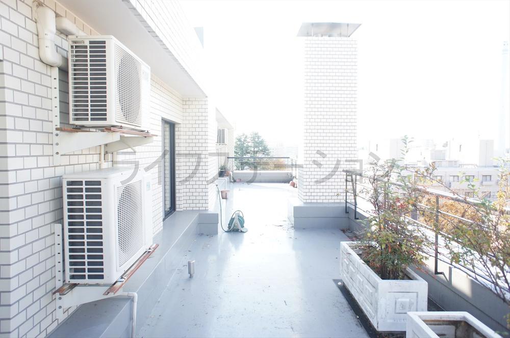 Balcony. Local (November 26, 2013) Shooting